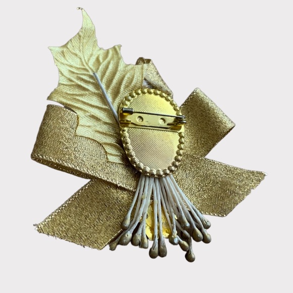 Vintage Festive Mask Brooch - Picture 5 of 9